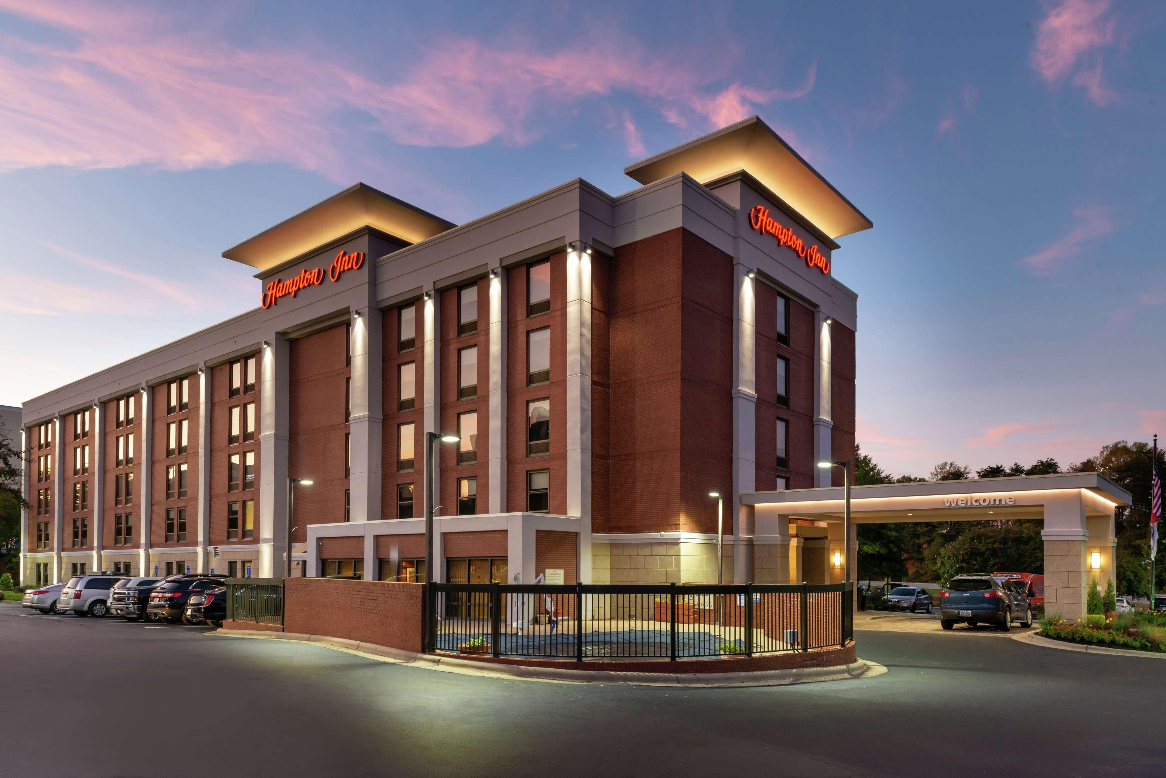 Hampton Inn Greensboro Airport Exterior foto