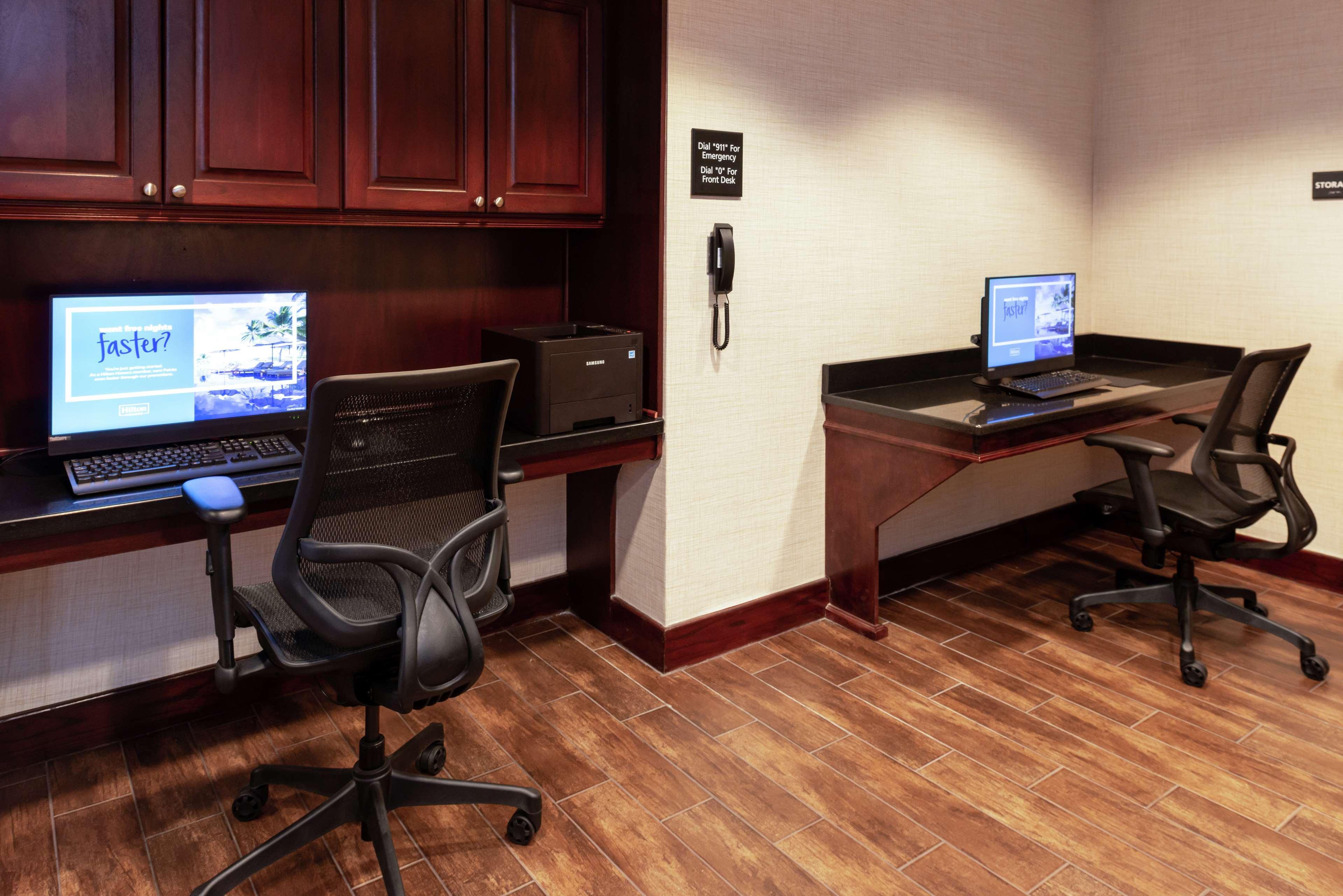 Hampton Inn Greensboro Airport Exterior foto