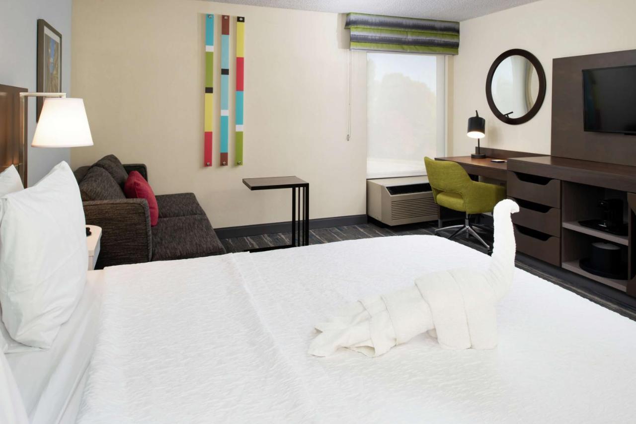 Hampton Inn Greensboro Airport Exterior foto