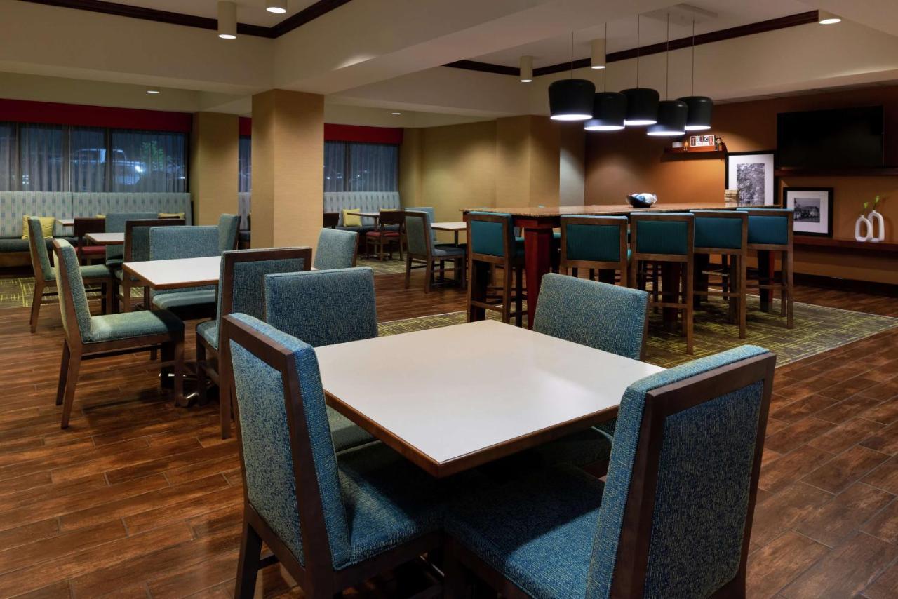 Hampton Inn Greensboro Airport Exterior foto