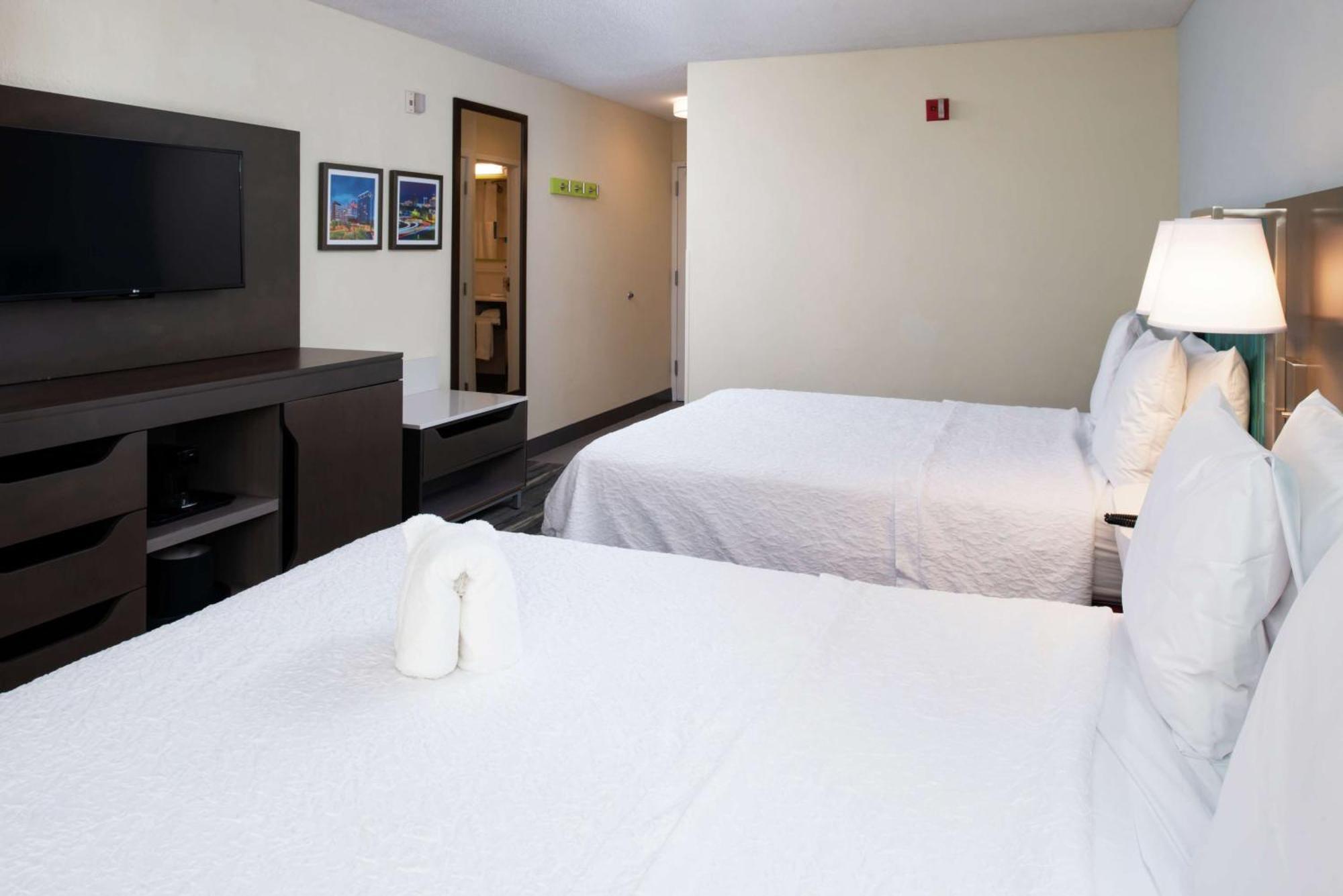 Hampton Inn Greensboro Airport Exterior foto